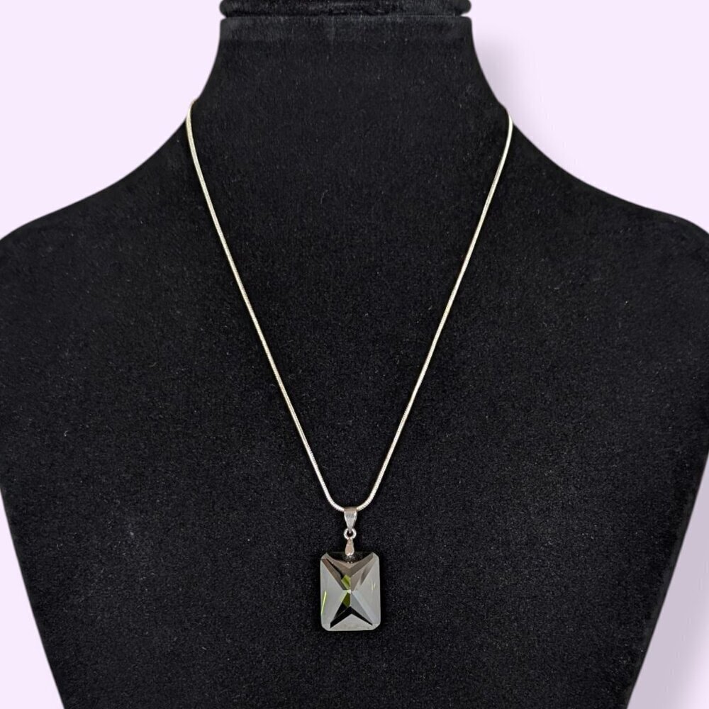 Faceted Green Glass Pendant Necklace